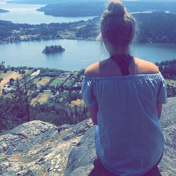 Off the shoulder summer time shirt 🌞 - Picture 1 of 4